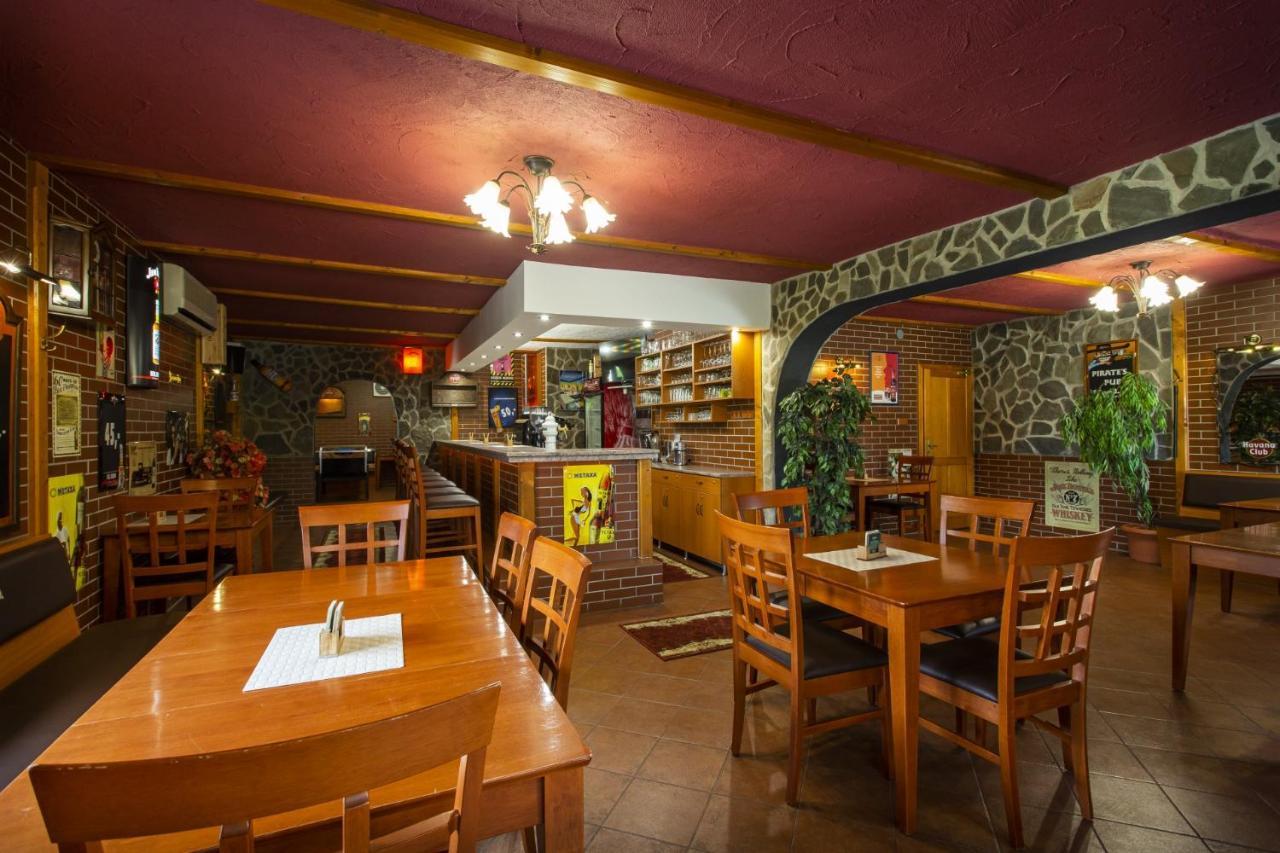 Hotel El Greco Roznov pod Radhostem Exterior photo